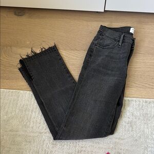 Frame Denim Black Ankle Cropped Jeans with Frayed Hem